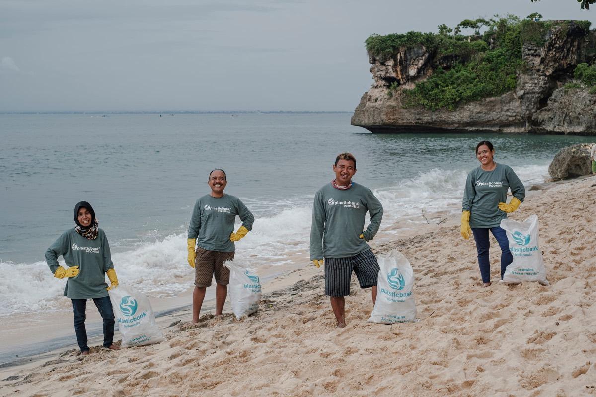 Plastic Bank collectors on a beach in Bali
